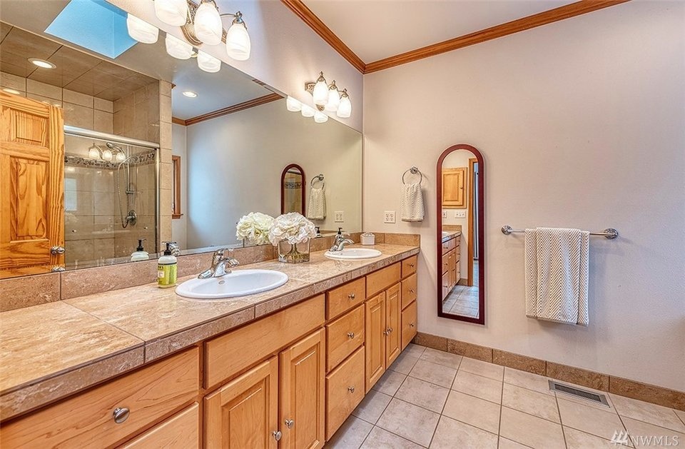 Ben trong can nha noi Amazon ra doi anh 6