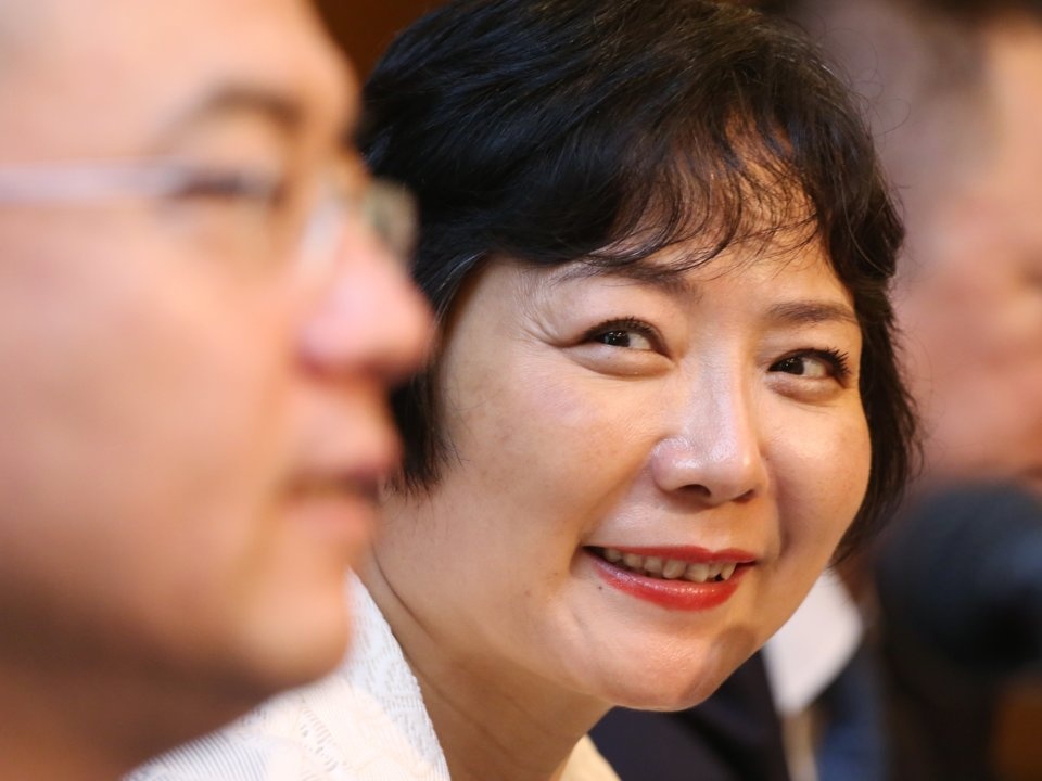 Tu cong nhan nha may thanh nu ty phu tu than giau nhat Trung Quoc hinh anh