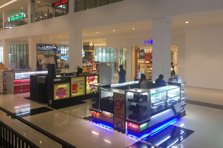 trung tam thuong mai hoang vang vi virus corona anh 12