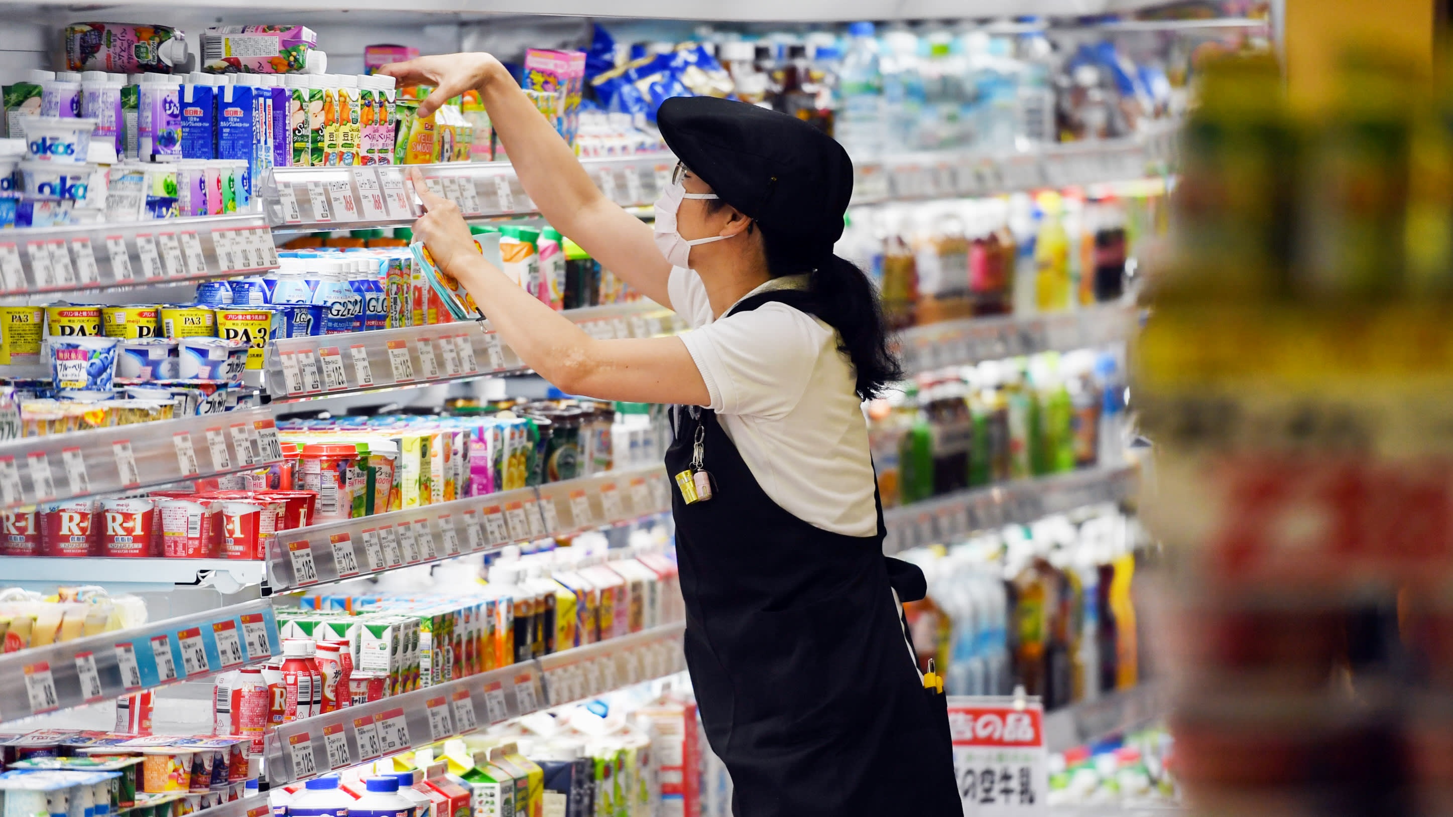 Lao dong Trung Quoc bi sa thai o Han Quoc vi dich virus corona hinh anh