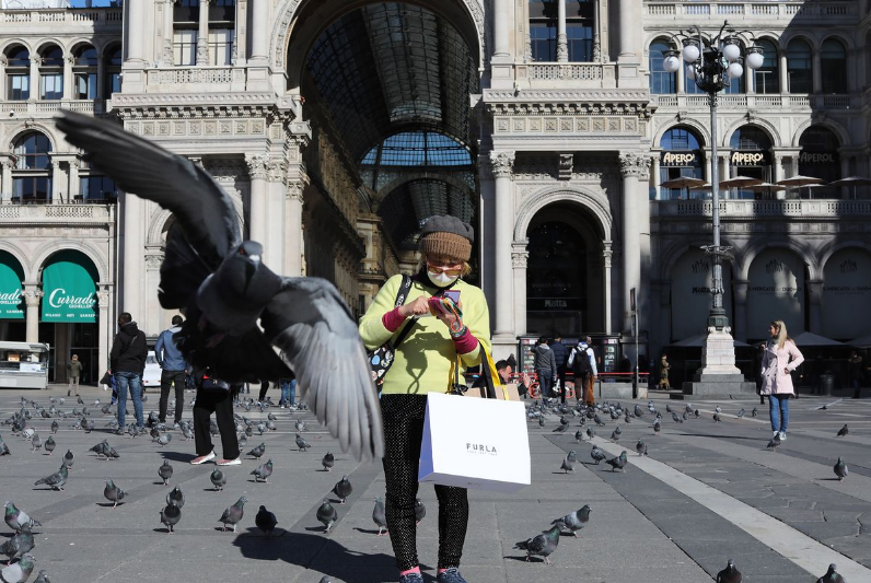 Milan,  Italy,  cach ly,  phong toa,  giau co anh 8