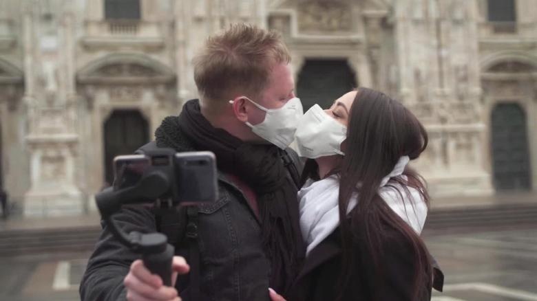 Milan,  Italy,  cach ly,  phong toa,  giau co anh 10