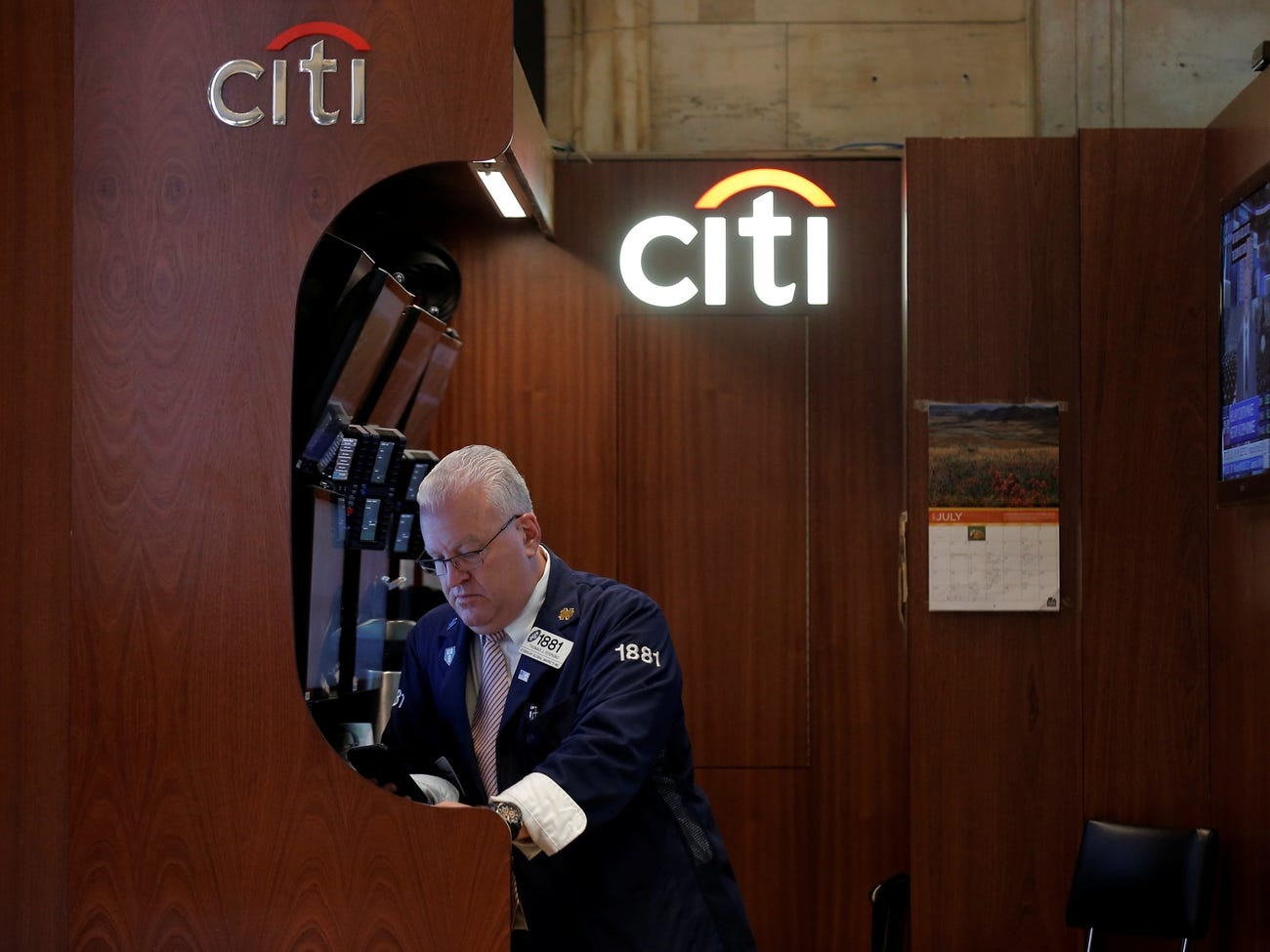 ty phu sep ngan hang My anh 4