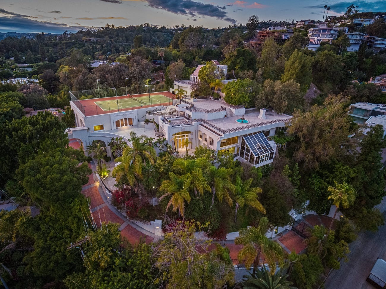 Dinh thu chiu duoc bom hat nhan gia 30 trieu USD hinh anh