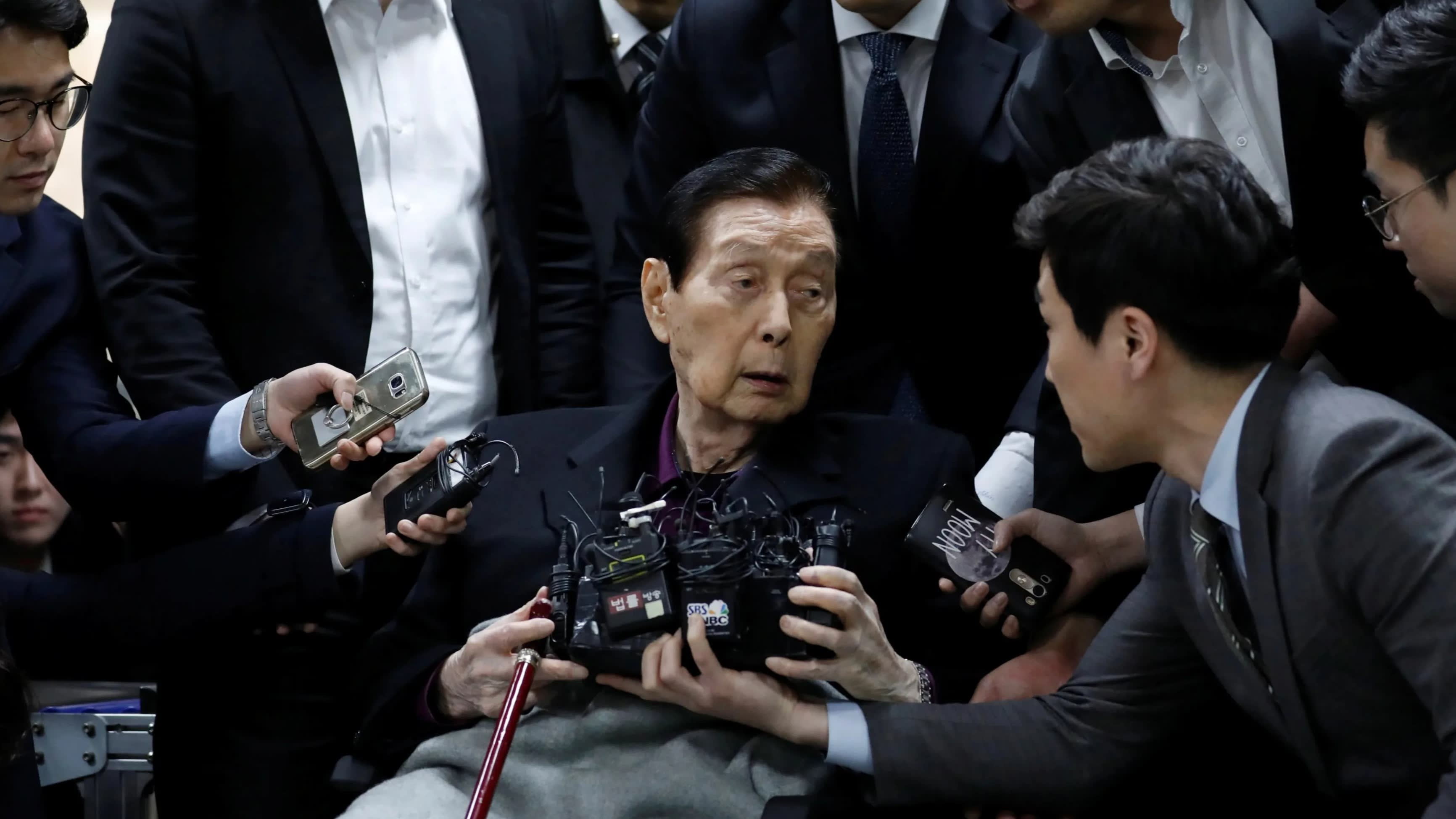 Gioi sieu giau chau A khong de lai thua ke cho con chau hinh anh