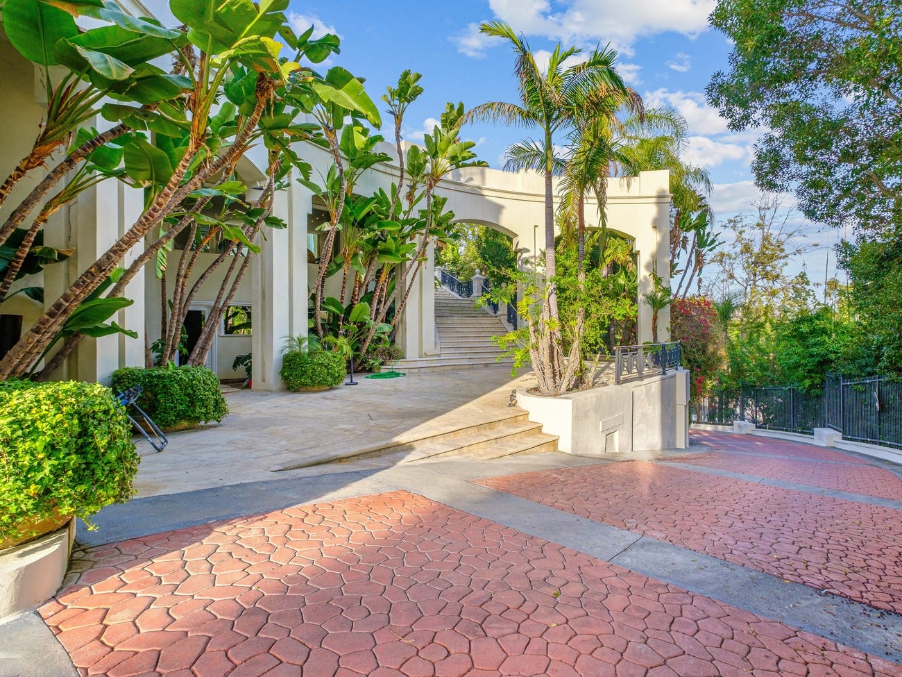 Dinh thu chiu duoc bom hat nhan anh 5