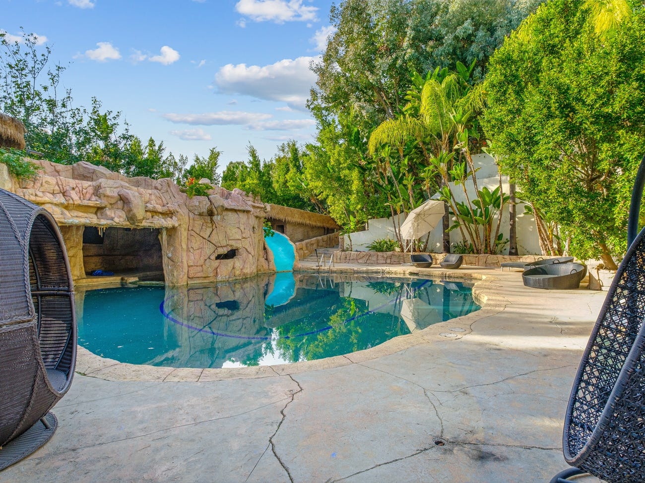 Dinh thu chiu duoc bom hat nhan anh 9