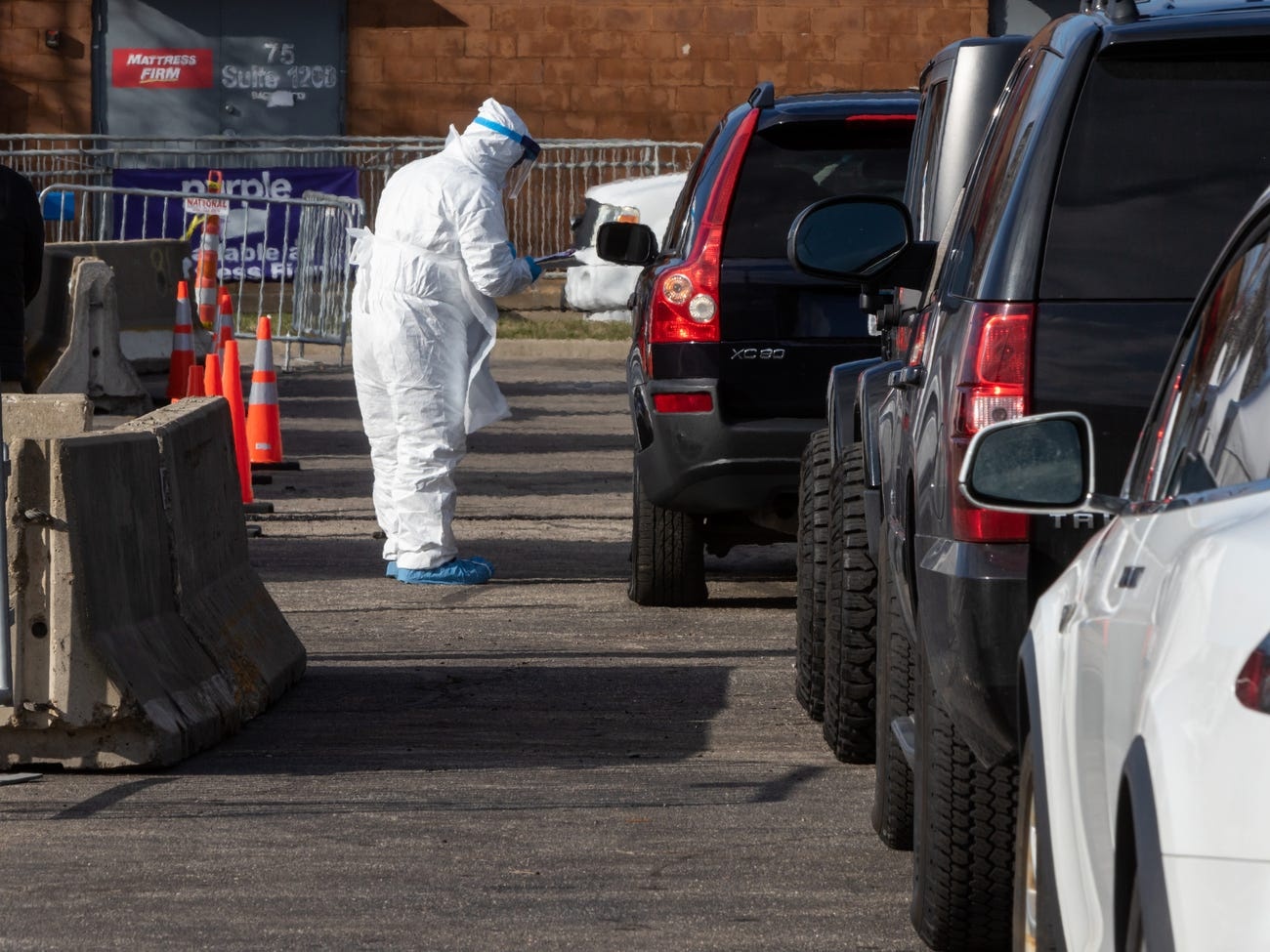 LVMH,  Amazon,  Alibaba,  Covid-19 anh 7