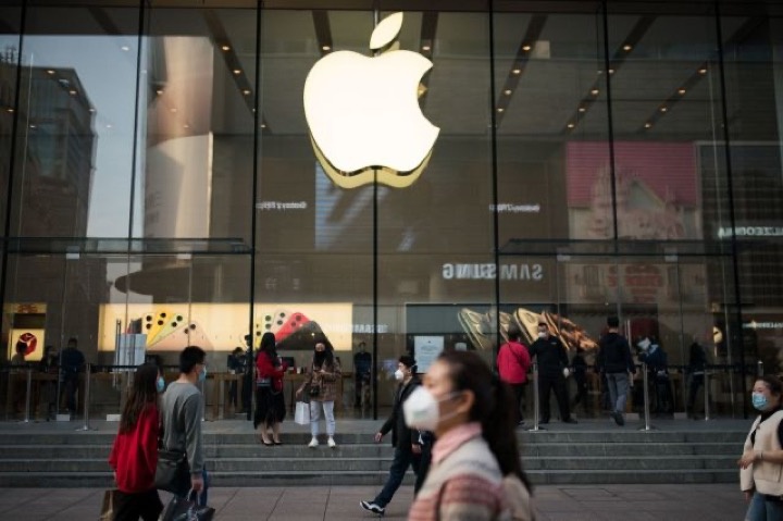 Cho nhan vien nghi vi dich, Apple, Adidas, Starbucks tra luong the nao hinh anh