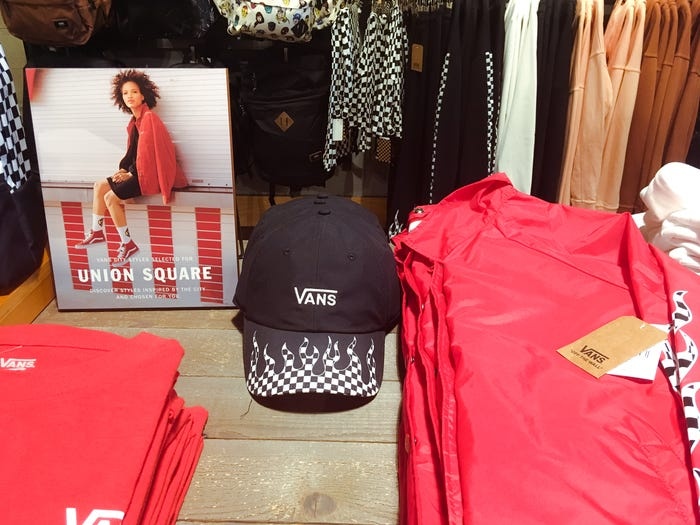 Walmart,  Apple,  Starbucks,  Adidas,  covid 19 anh 6