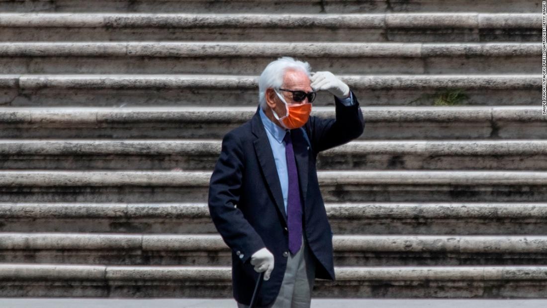 'The gioi doi mat cuoc suy thoai toi te nhat trong 90 nam qua' hinh anh