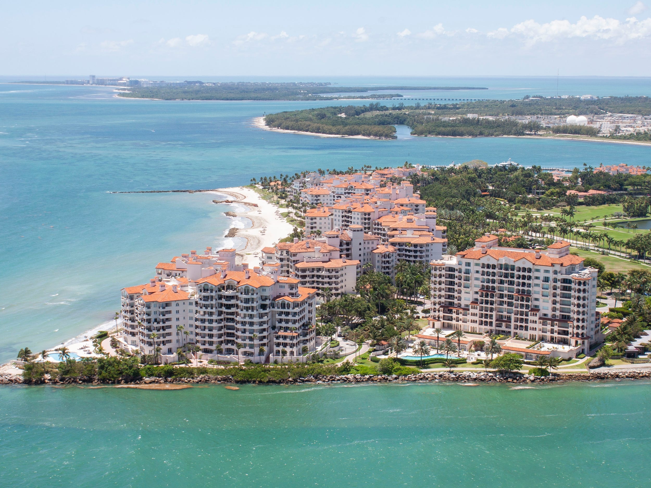 Dan dao nha giau My cach ly xa xi, xet nghiem virus doc quyen hinh anh