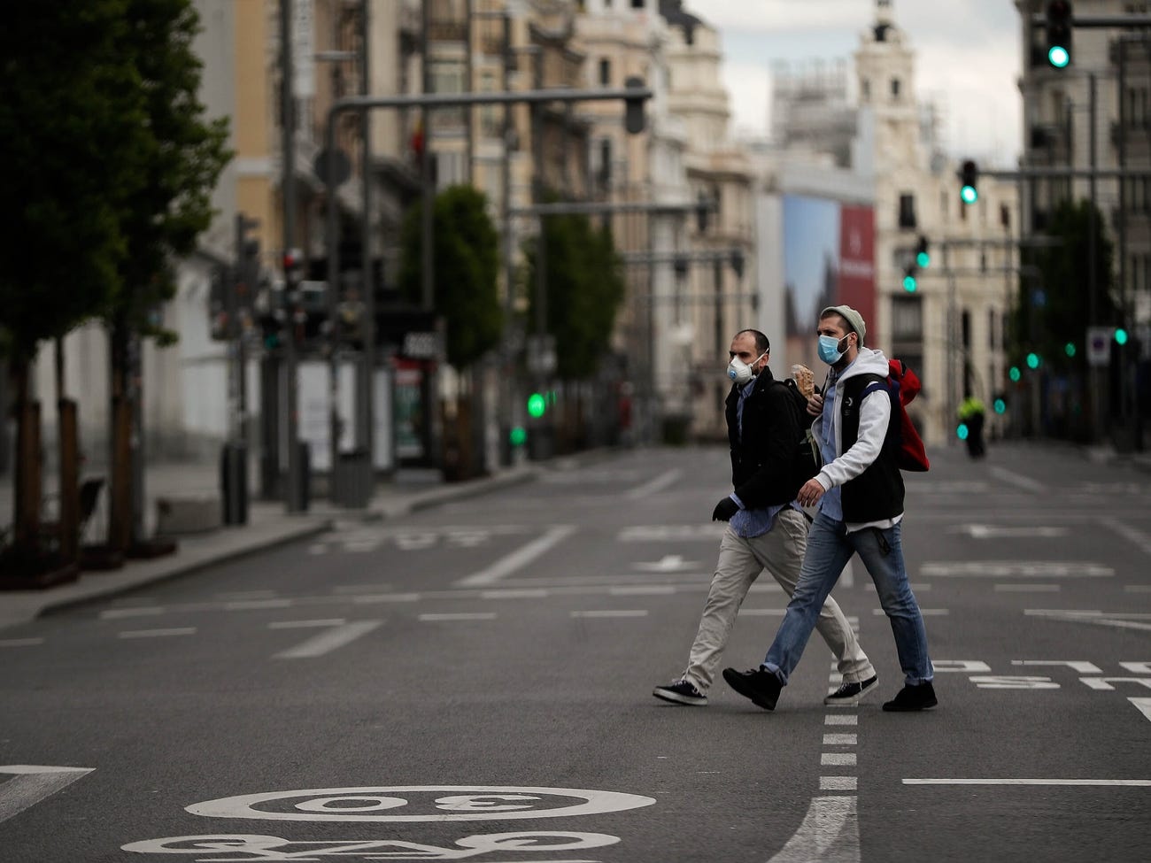 ho tro nguoi dan trong dich anh 2