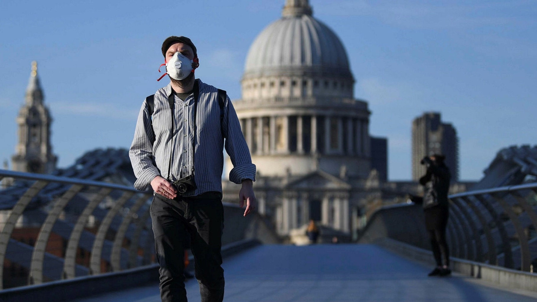 Chau Au, My, Han Quoc ho tro nguoi mat viec vi dich Covid-19 the nao hinh anh