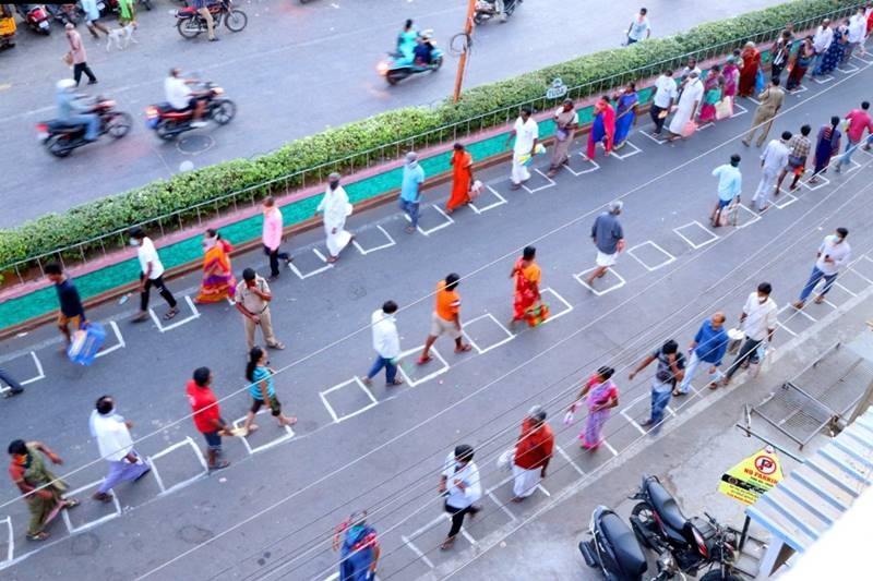 Cho,  hop cho,  Covid-19,  gian cach xa hoi anh 2