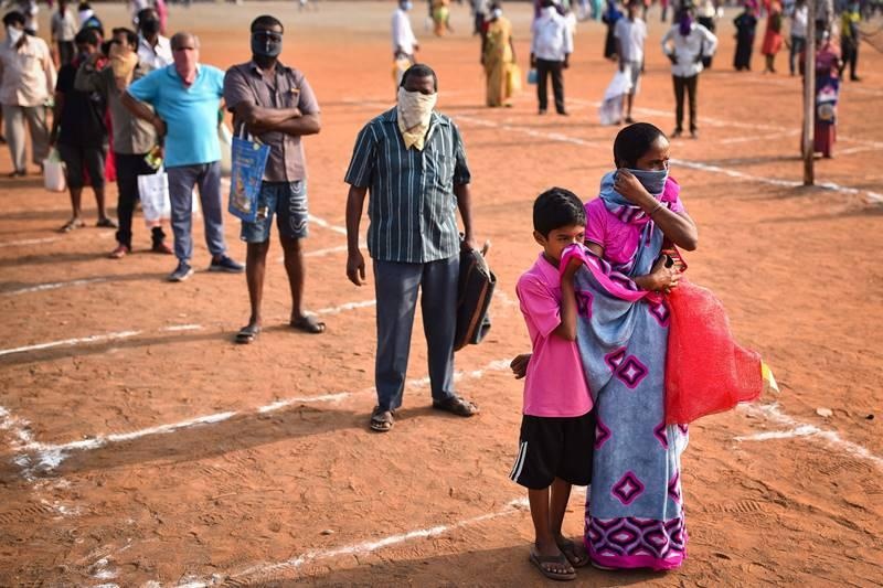 Cho,  hop cho,  Covid-19,  gian cach xa hoi anh 4