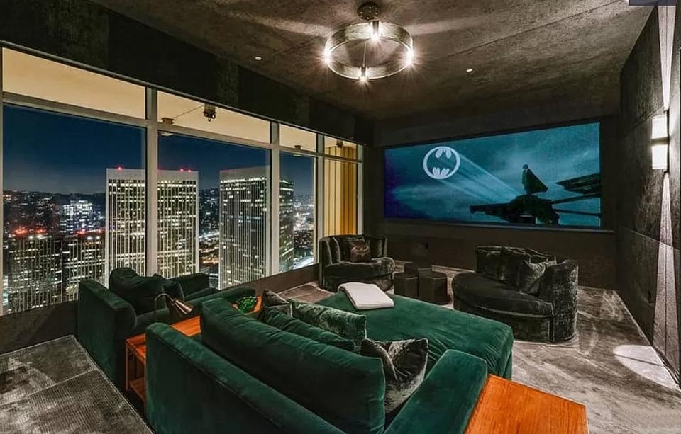 Nhung biet thu, can ho so huu phong chieu phim dep nhat Los Angeles hinh anh