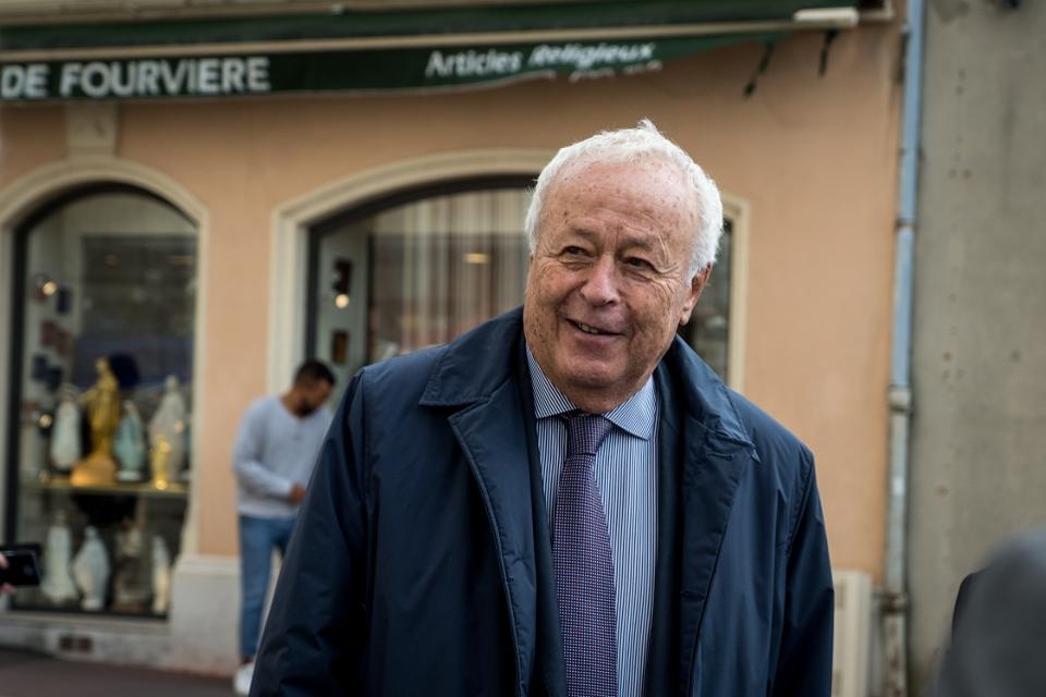 ty phu,  y te,  duoc pham,  Covid-19,  kiem tien anh 4