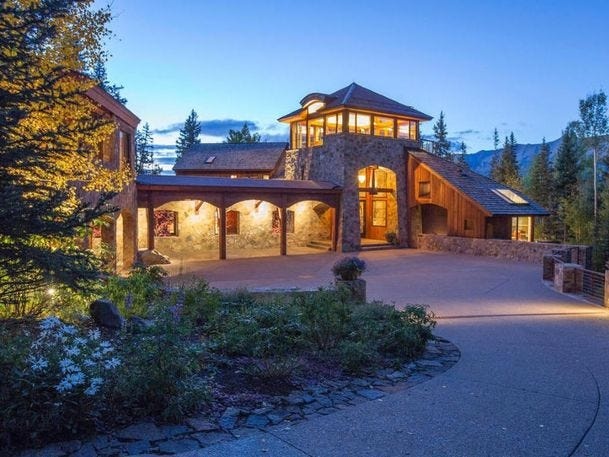 Nhung tien nghi kho tin trong dinh thu cua gioi giau va noi tieng hinh anh