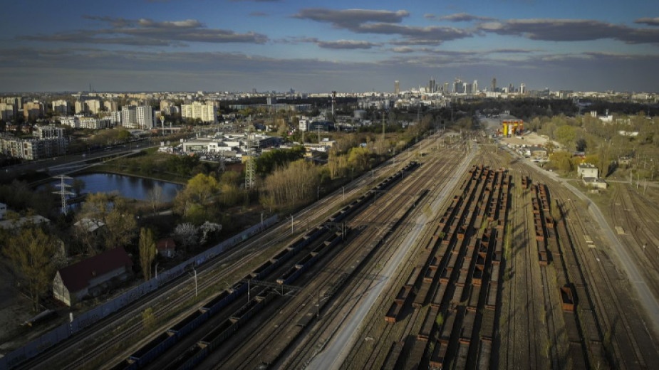 Nhieu nuoc doi Trung Quoc giam, xoa no tu chuoi du an khong lo hinh anh