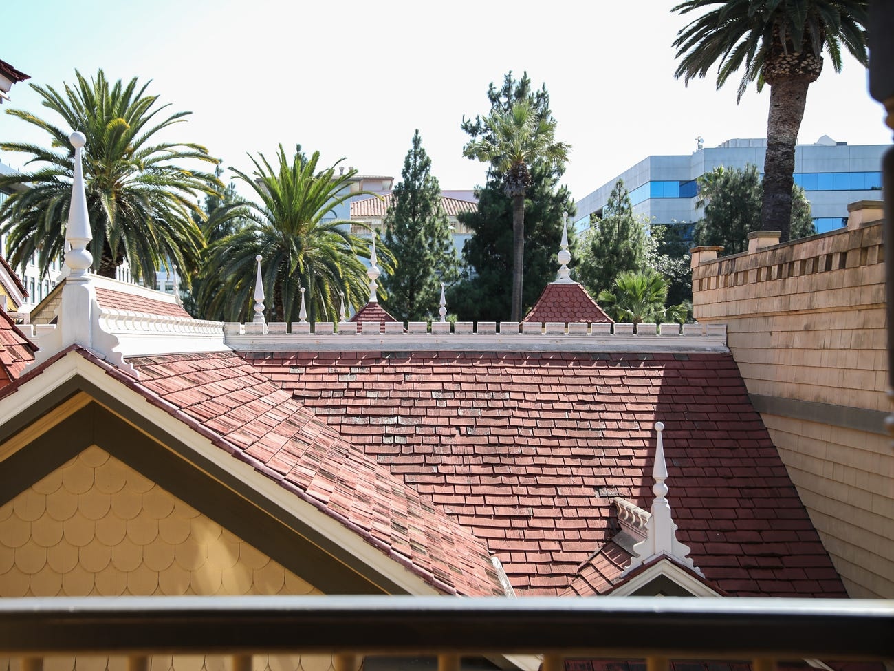 Dinh thu Winchester bi an o California anh 2