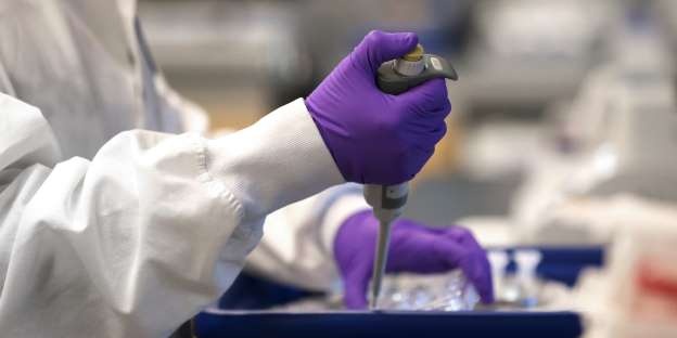 Bong bong vaccine vo vun, gia co phieu hang duoc Trung Quoc lao doc hinh anh