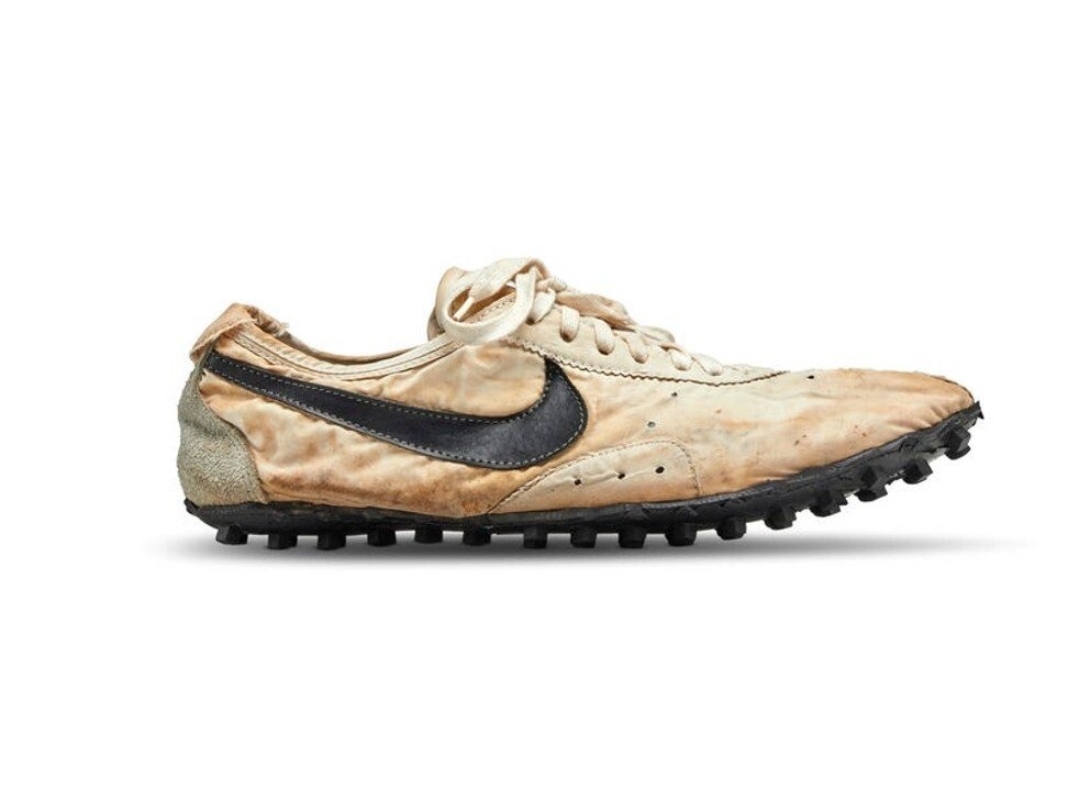 Giay sneaker gia nua trieu USD anh 4