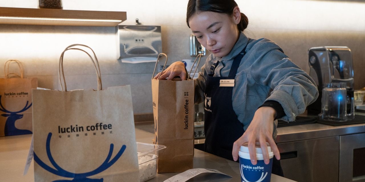 Dang sau su sup do cua Luckin Coffee anh 2