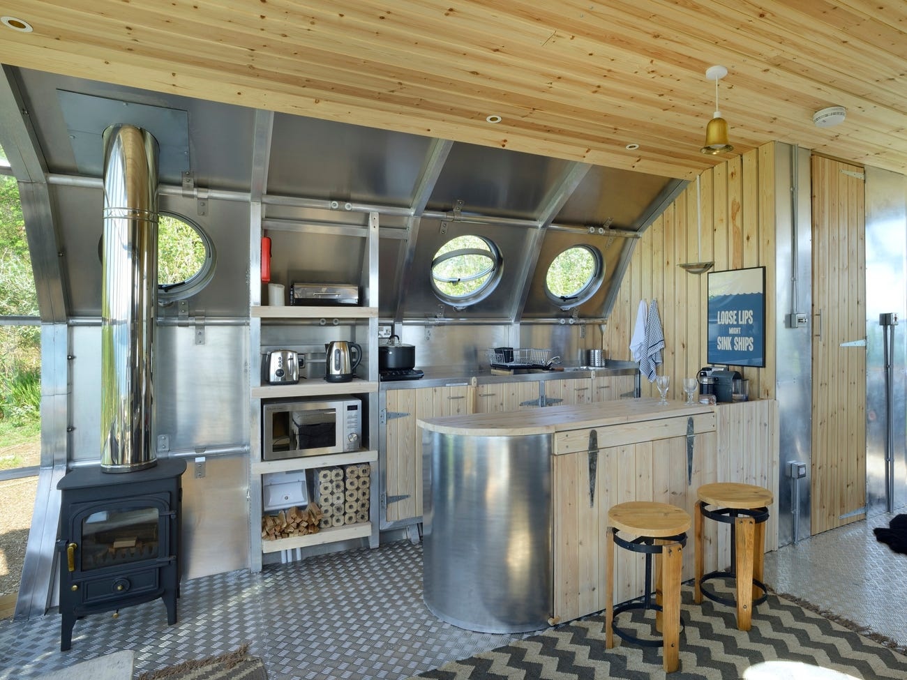 nha sieu nho giong tau vu tru anh 10