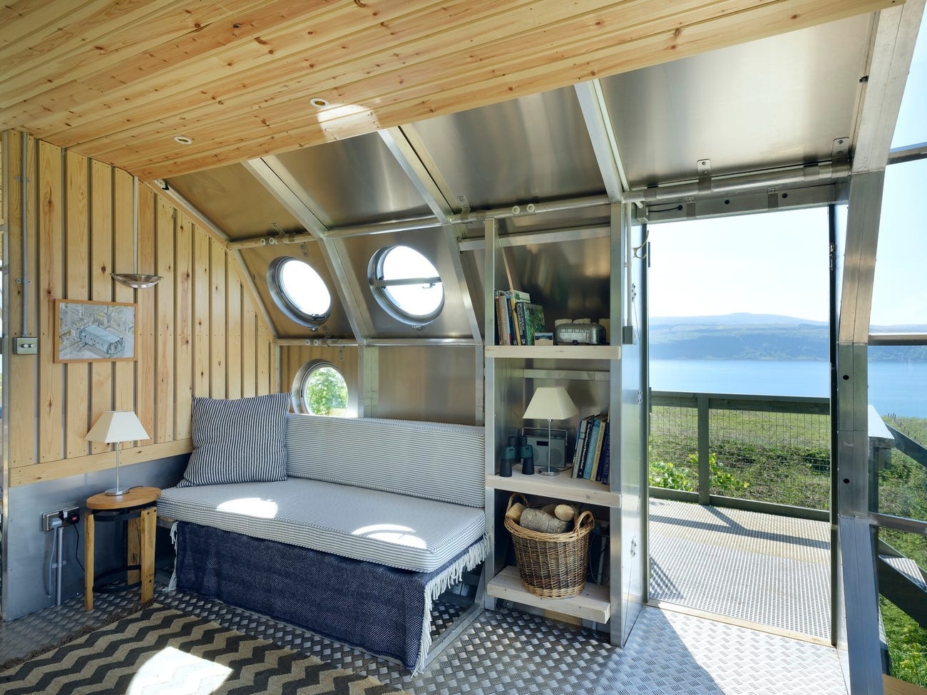 nha sieu nho giong tau vu tru anh 16