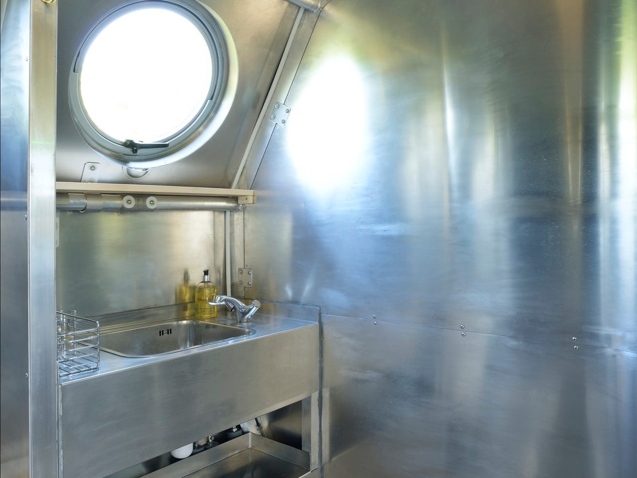 nha sieu nho giong tau vu tru anh 17