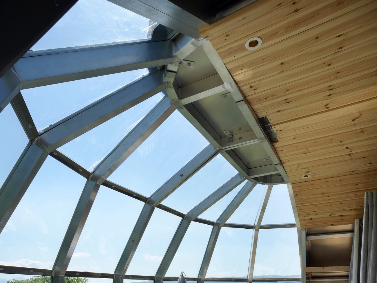 nha sieu nho giong tau vu tru anh 19