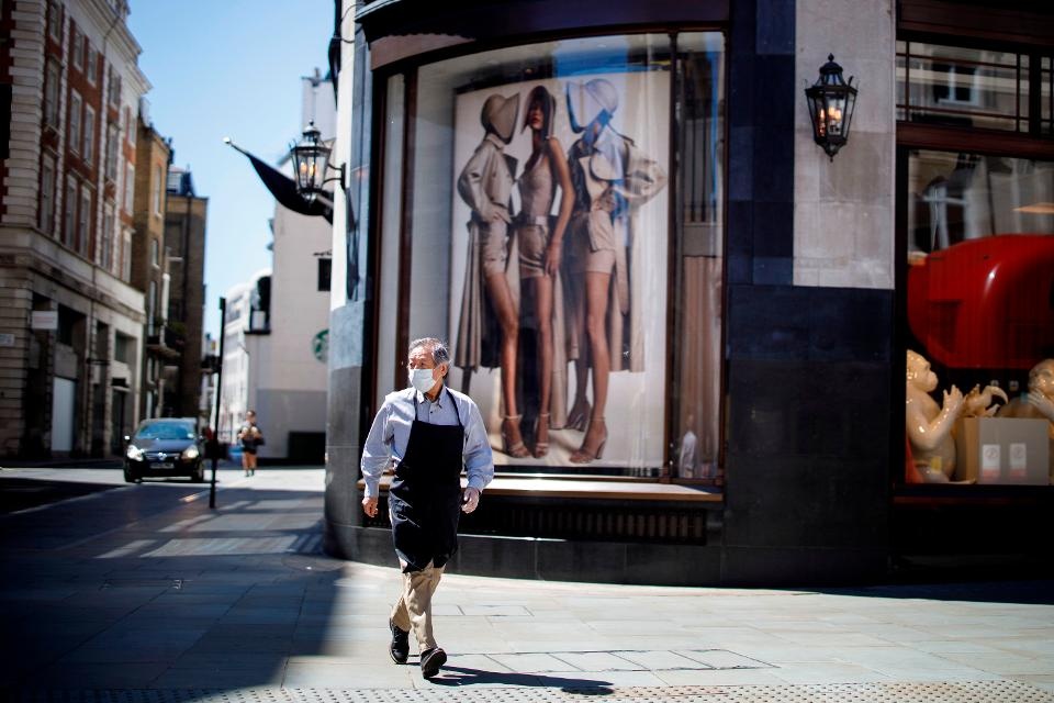 ngan hang Anh,  ty phu,  cuu tro Covid 19 anh 3