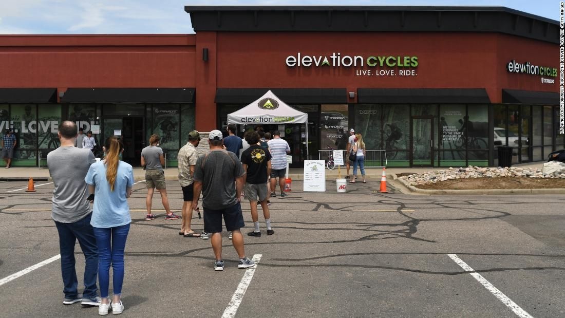 Sot xe dap tai My giua dai dich Covid-19 anh 2