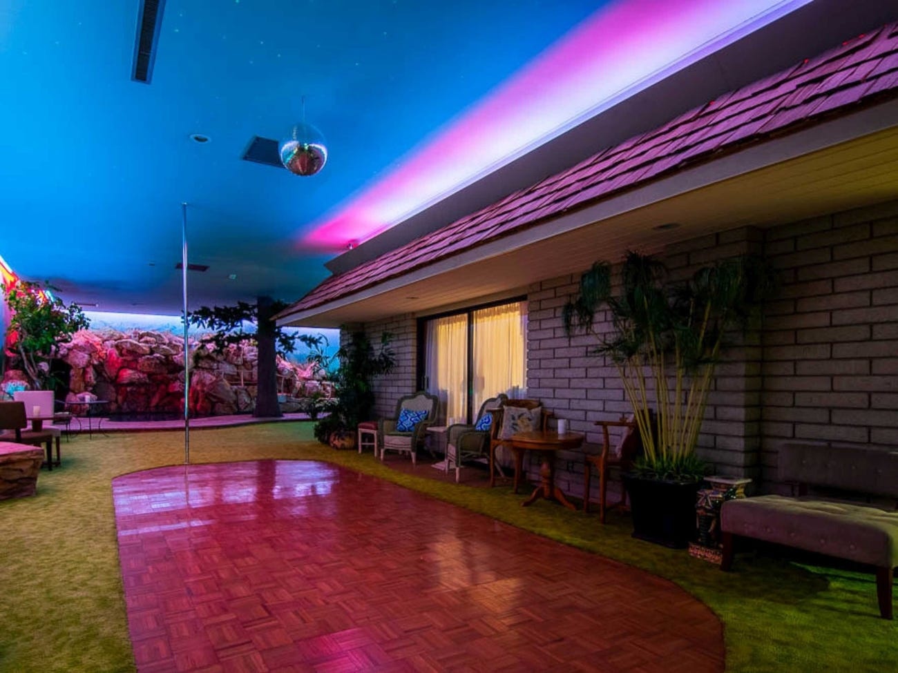 nha co ham tru bom anh 3