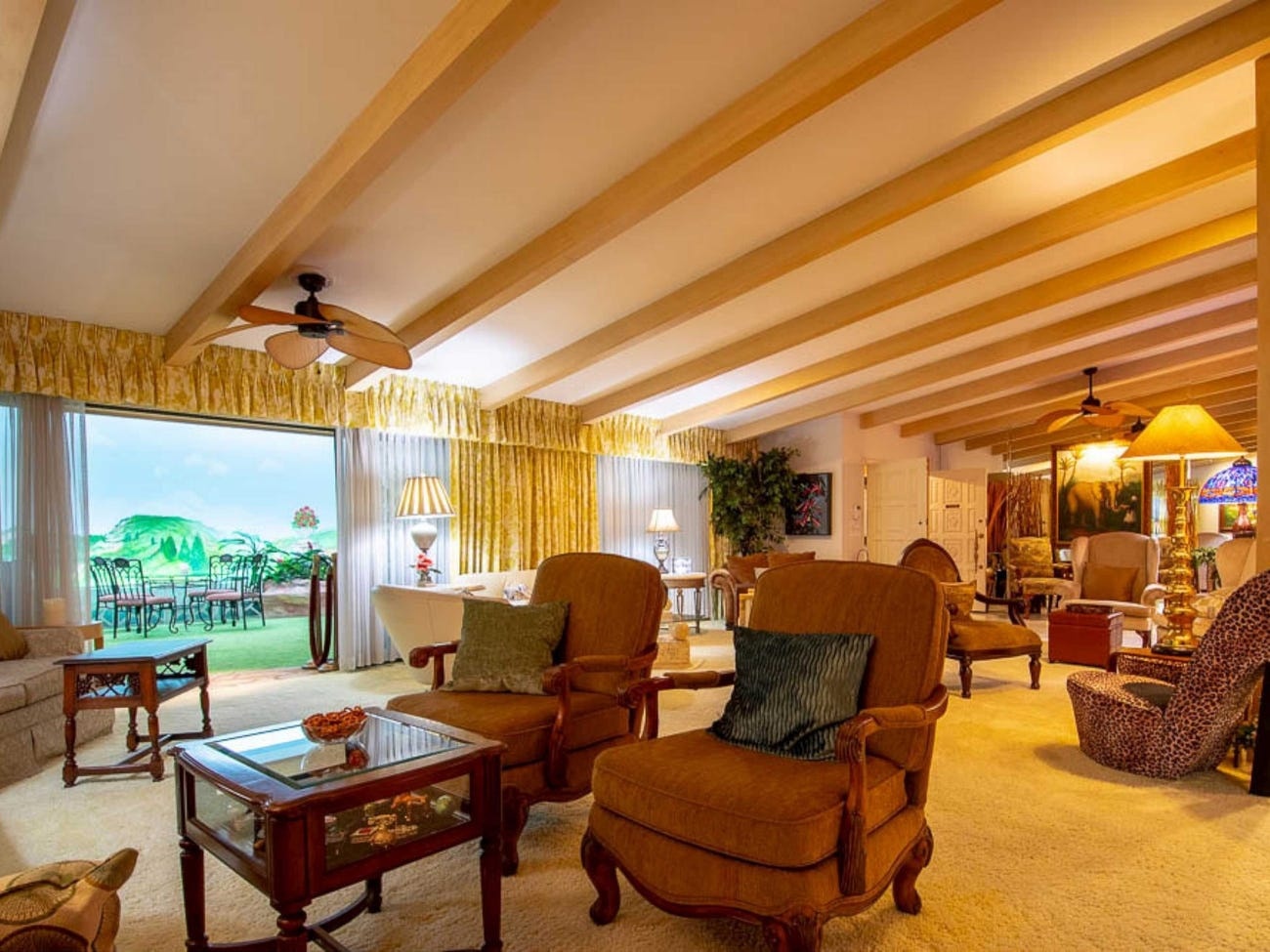 nha co ham tru bom anh 8