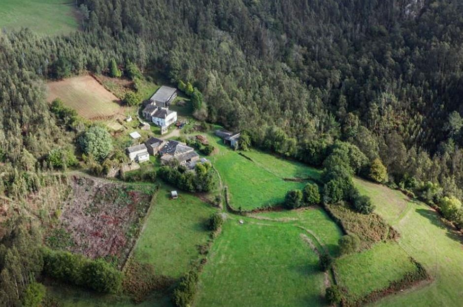 ngoi lang,  thi tran dang duoc rao ban anh 1