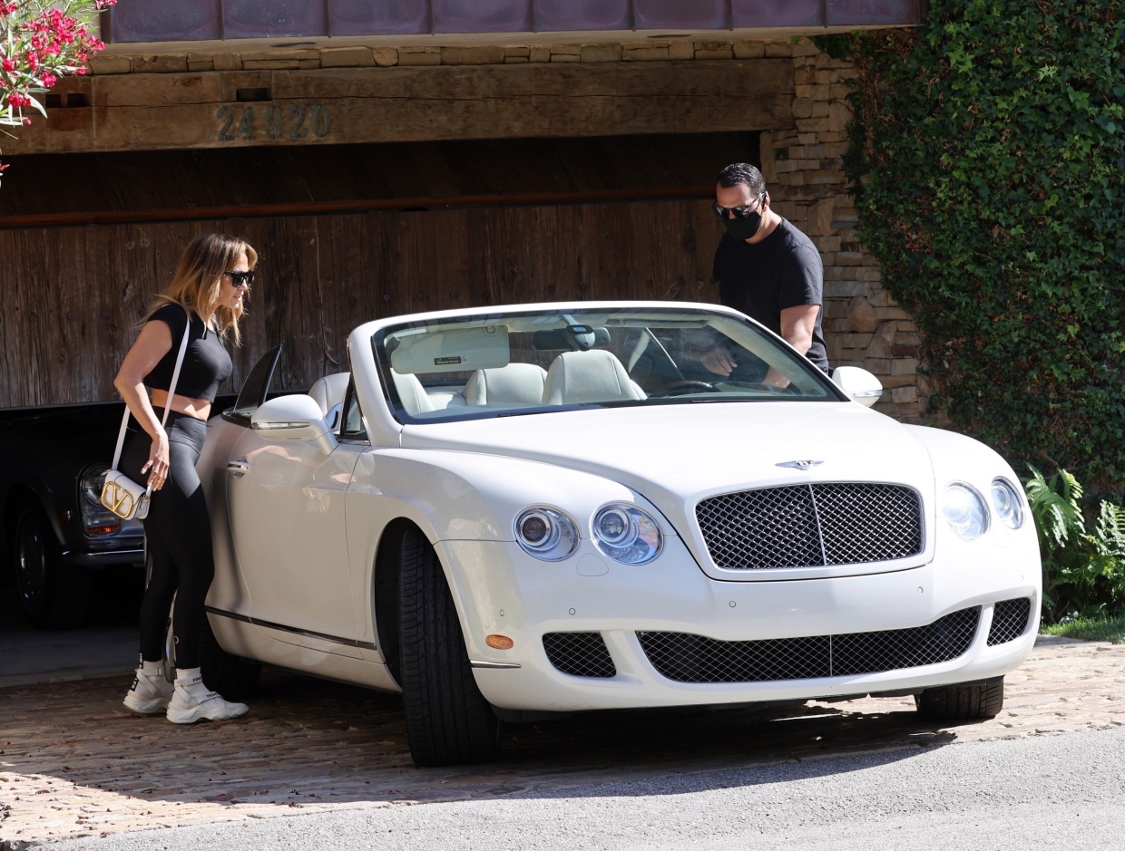 Jennifer Lopez,  Jennifer Lopez va hon phu,  biet thu bien,  malibu anh 1