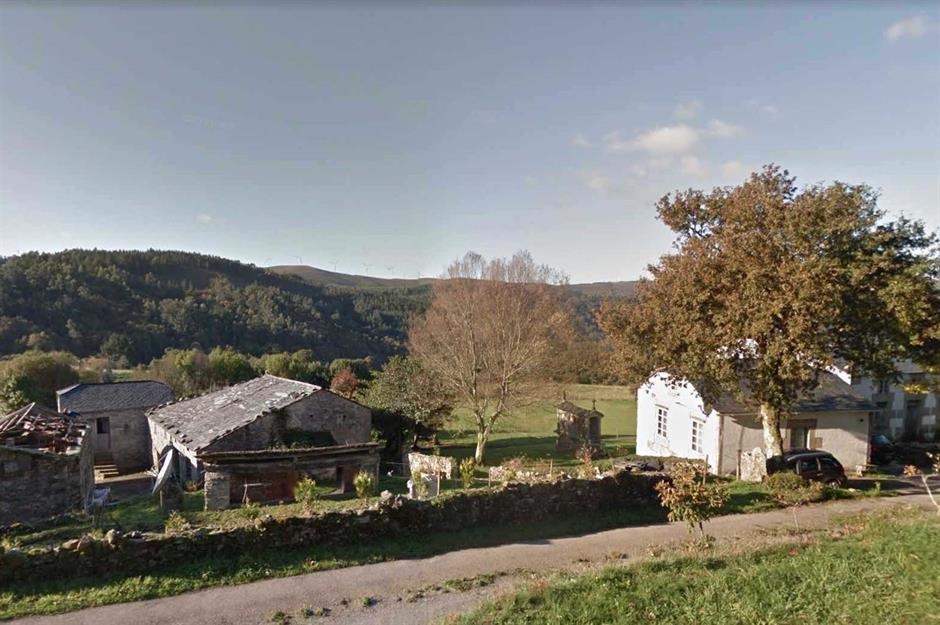 ngoi lang,  thi tran dang duoc rao ban anh 2