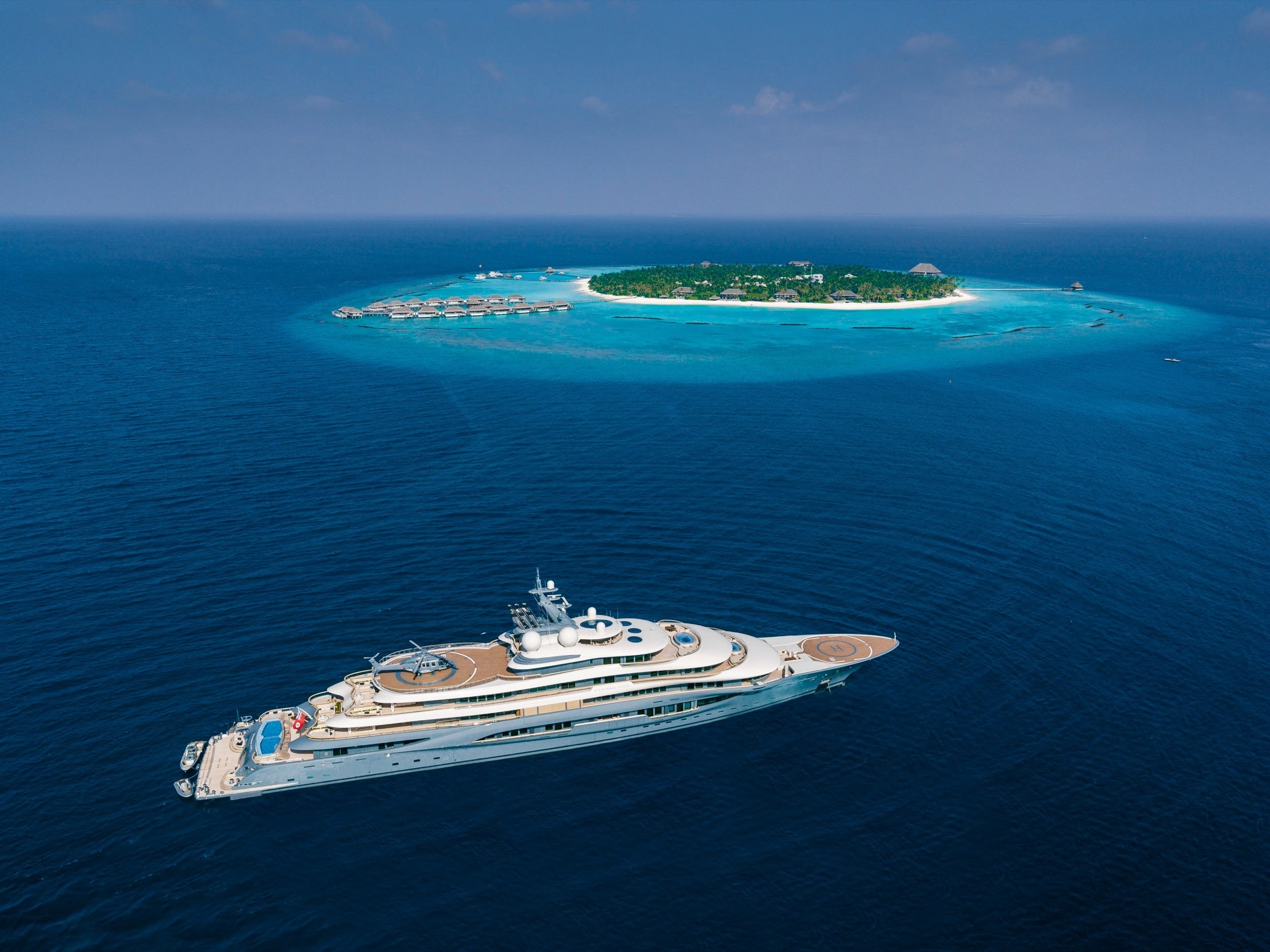 Can canh sieu du thuyen lon nhat the gioi co gia thue 4 trieu USD/tuan hinh anh