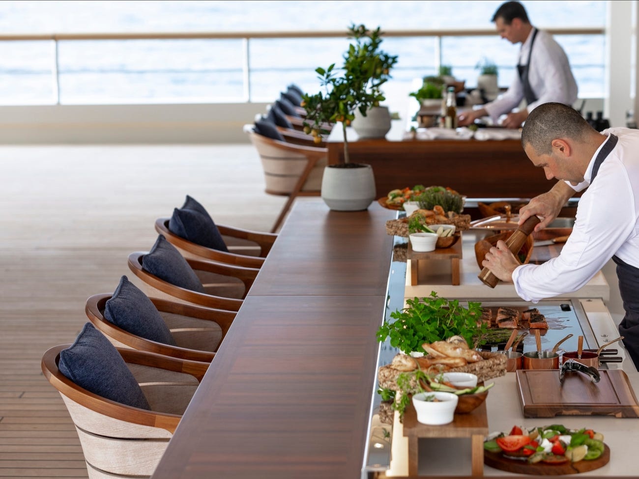 Sieu du thuyen Flying Fox co gia cho thue 4 trieu USD/tuan anh 17