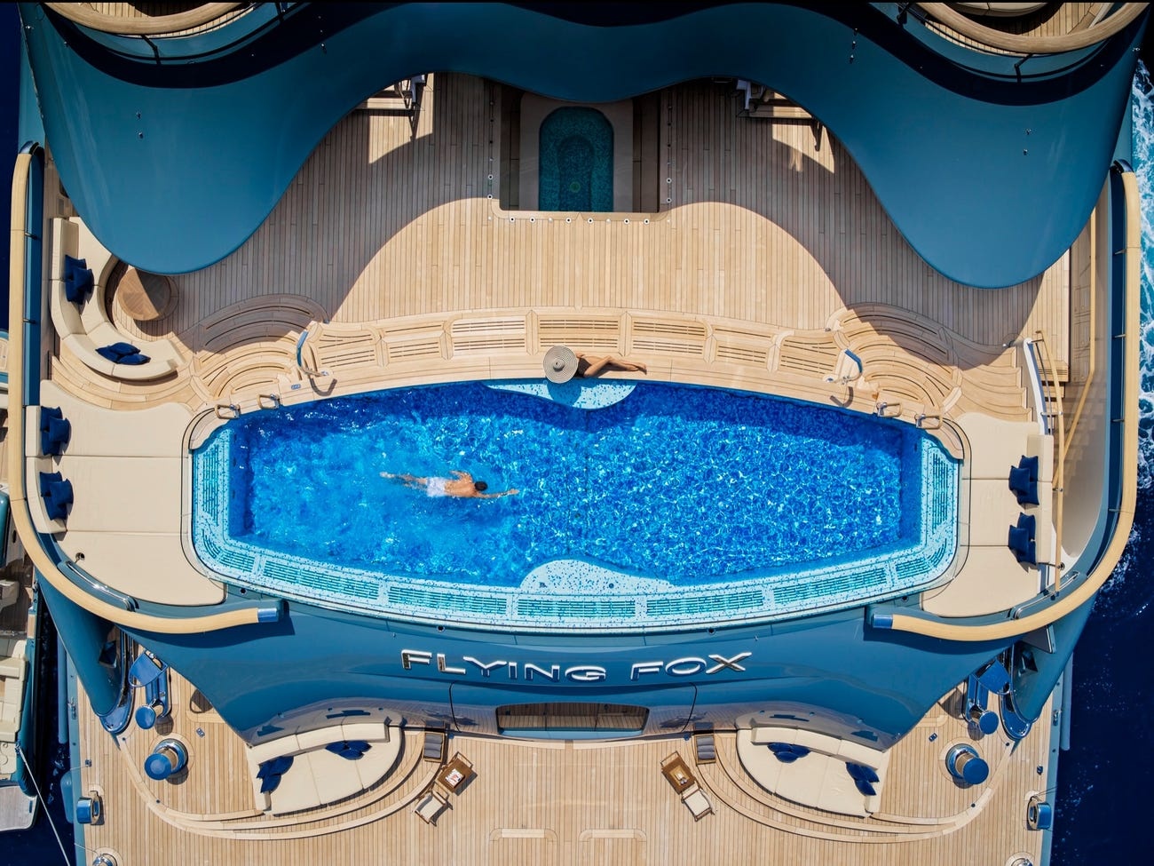 Sieu du thuyen Flying Fox co gia cho thue 4 trieu USD/tuan anh 6