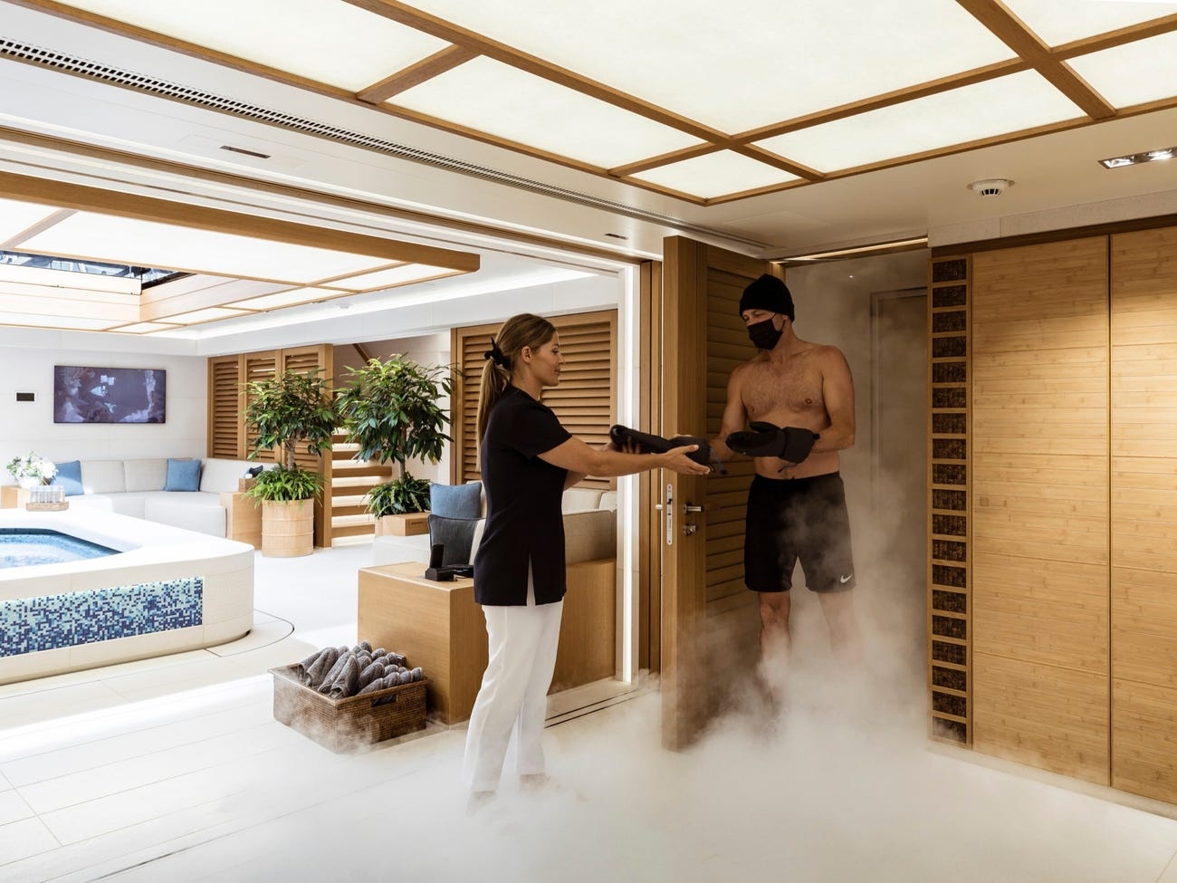 Sieu du thuyen Flying Fox co gia cho thue 4 trieu USD/tuan anh 7