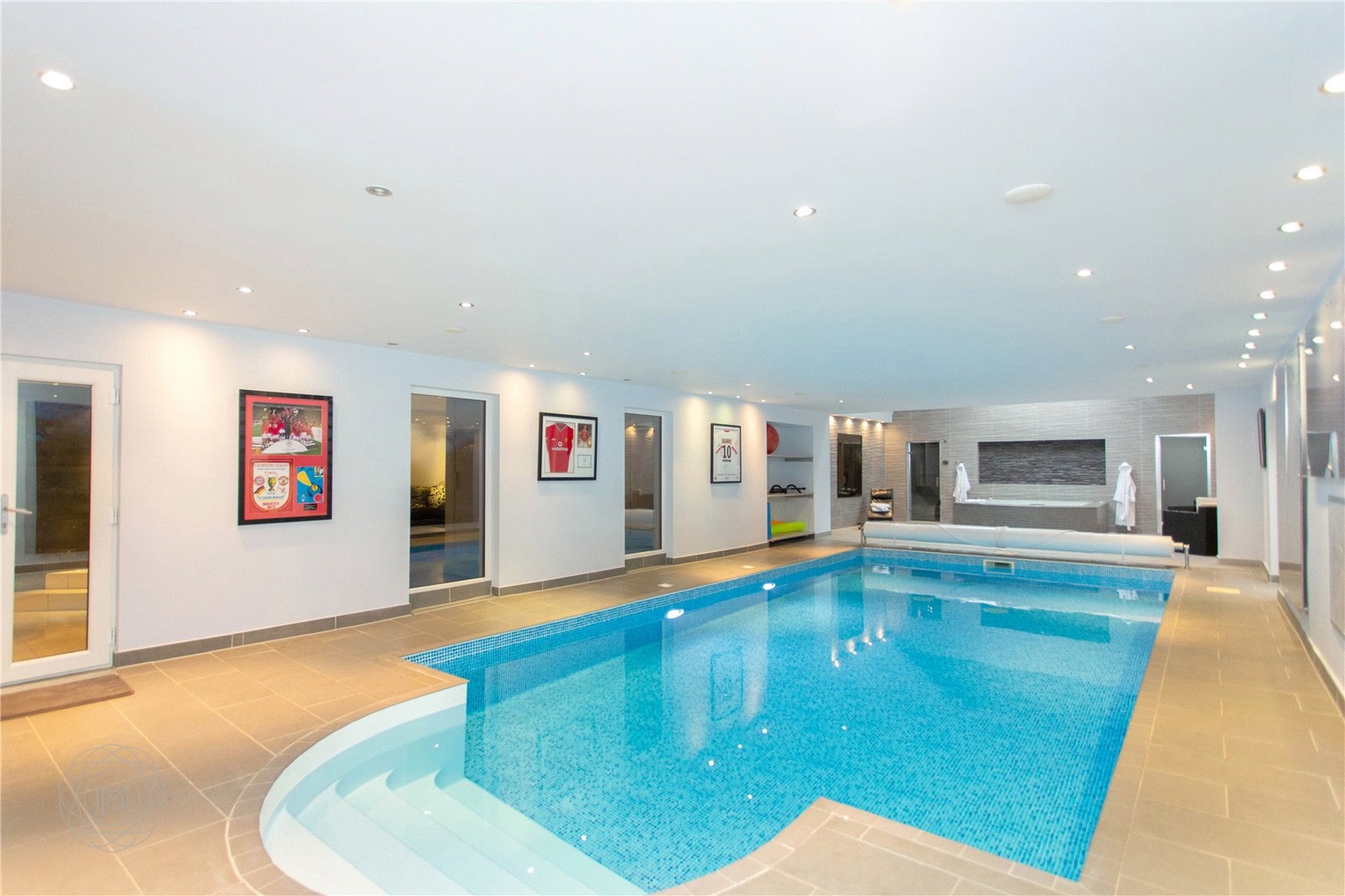 biet thu cua Marouane Fellaini anh 3