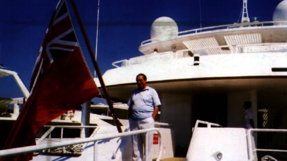 Gia toc tai tieng dang sau ban gai ty phu au dam Jeffrey Epstein anh 6