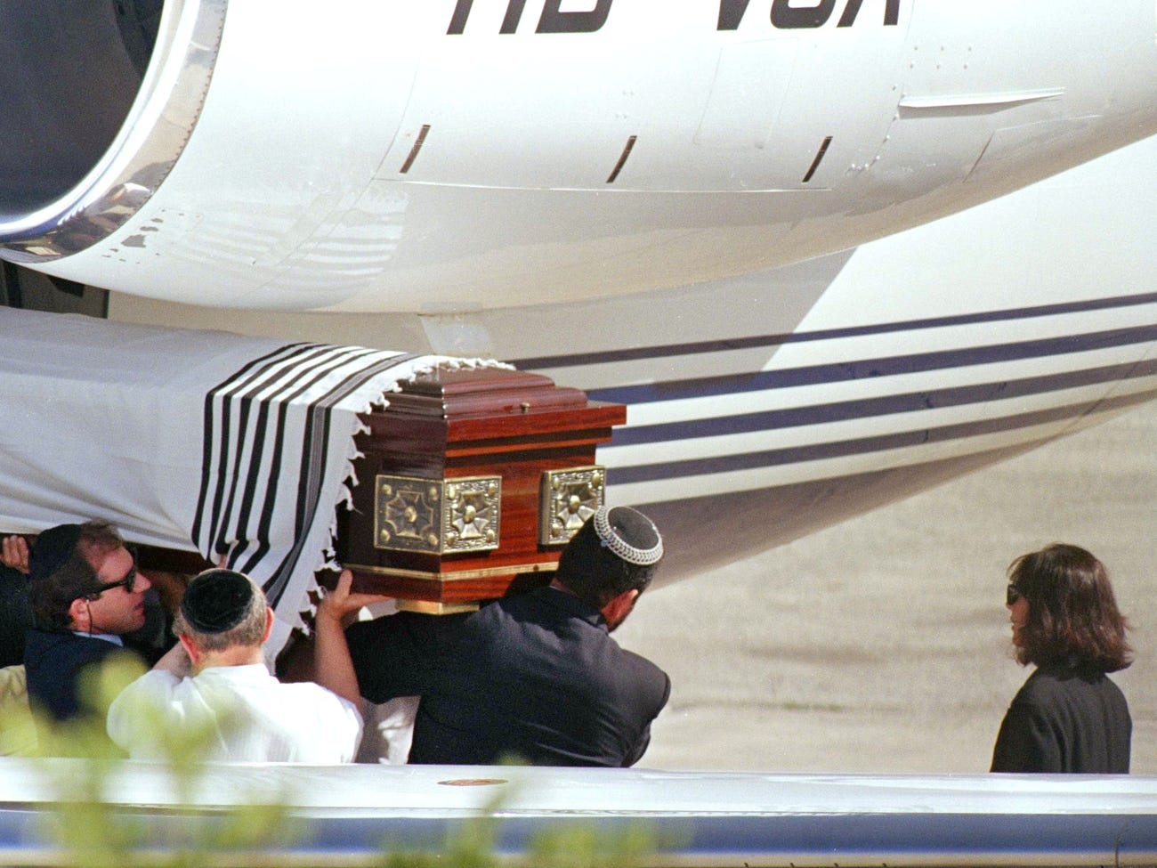 Gia toc tai tieng dang sau ban gai ty phu au dam Jeffrey Epstein anh 7