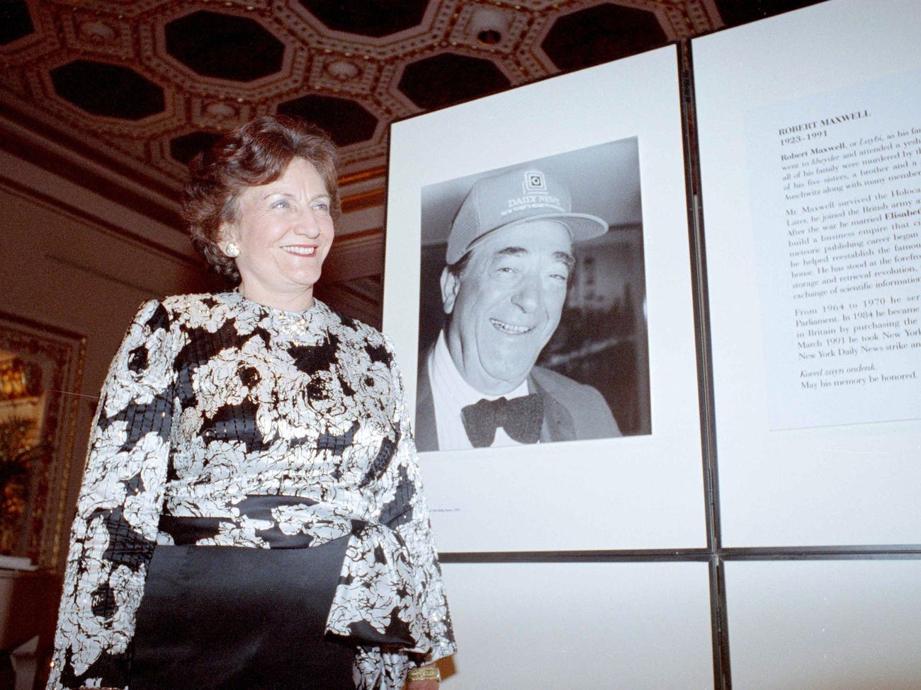 Gia toc tai tieng dang sau ban gai ty phu au dam Jeffrey Epstein anh 9