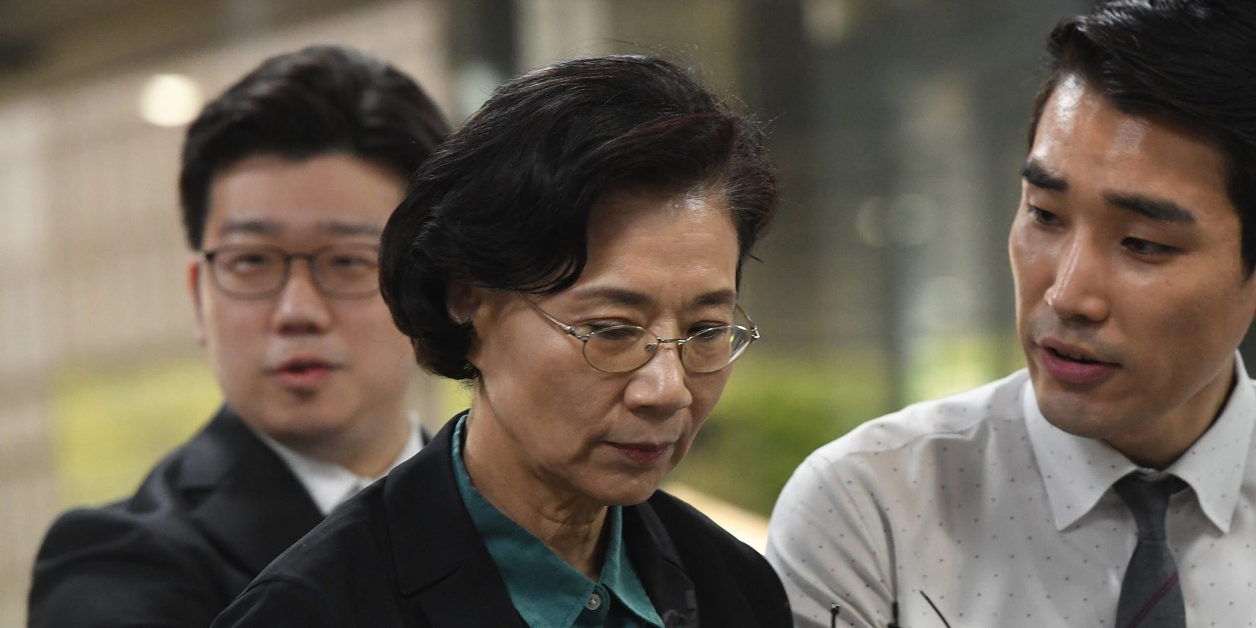 Phu nhan khet tieng cua gia toc Korean Air bi ket toi danh nhan vien hinh anh