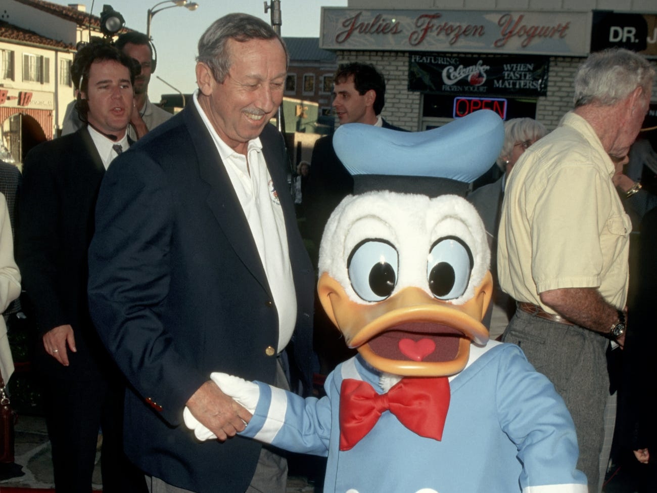 Lum xum tai san va nhung dieu it biet ve 3 the he gia toc Disney hinh anh