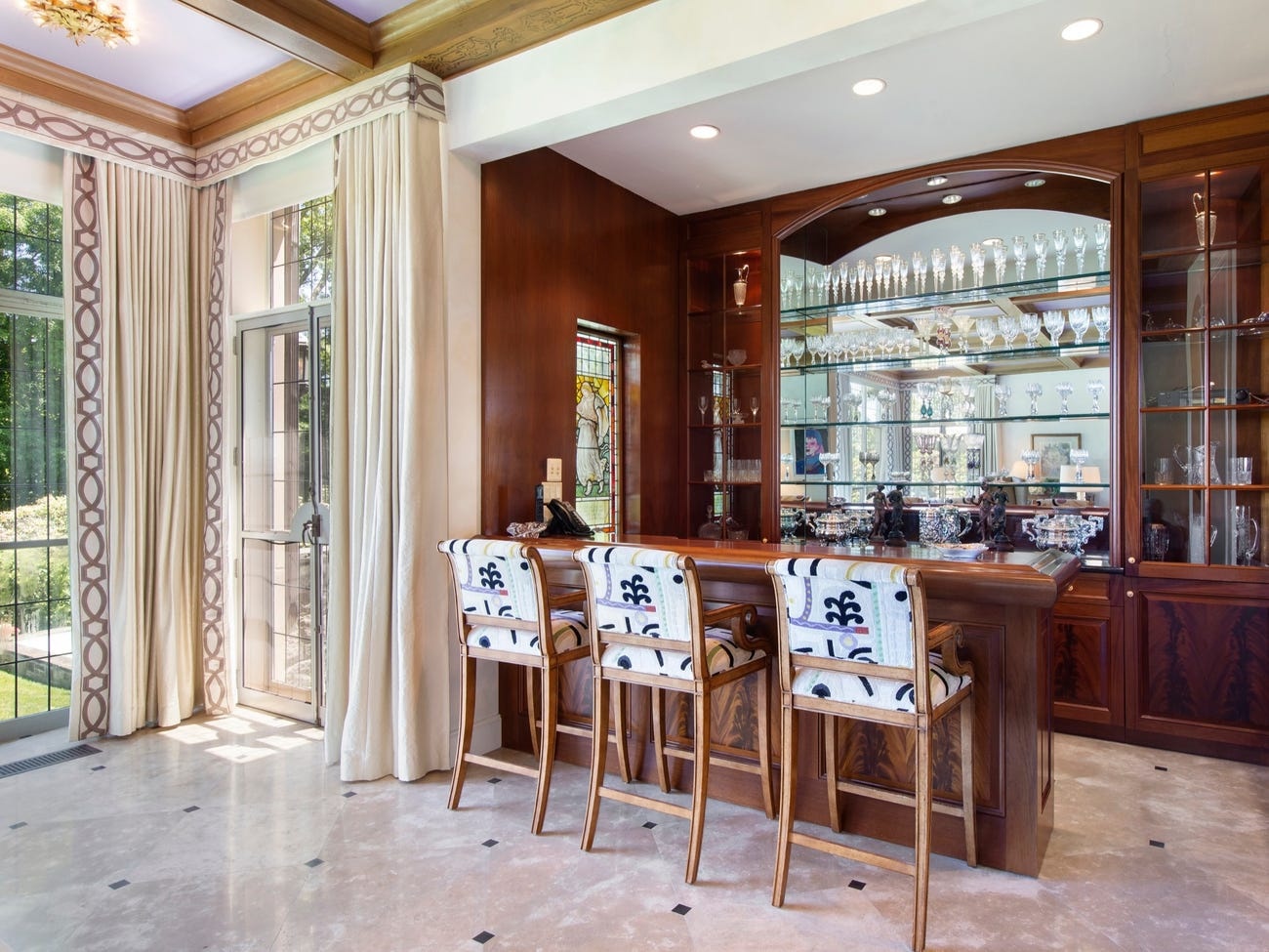 biet thu,  biet thu xa hoa,  biet thu lich su anh 9